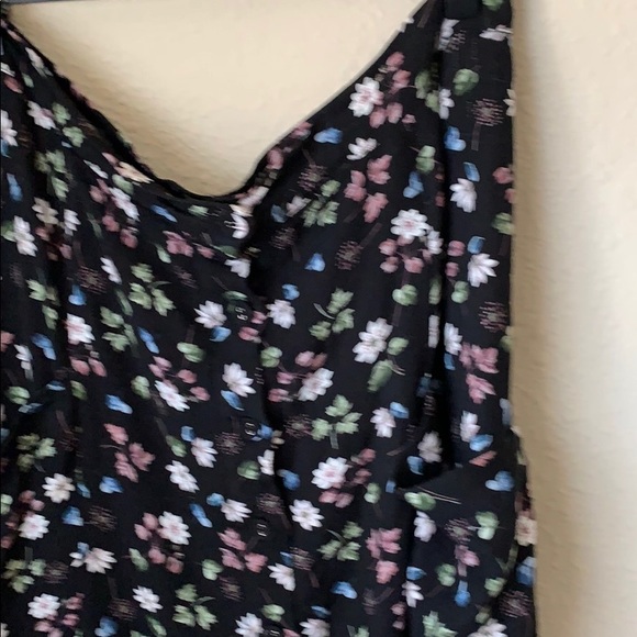 Black floral midi with button front🌸 - Picture 2 of 13